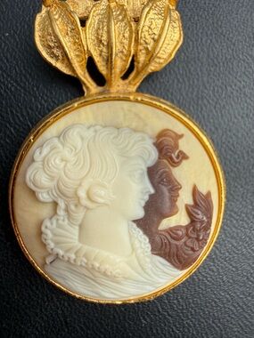 Vintage Shell Cameo Pendant Necklace | Double Portrait Gold Tone Curb Chain